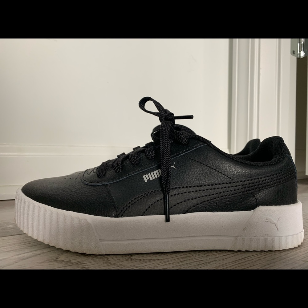 Puma Carina Platform Sneaker - size 8